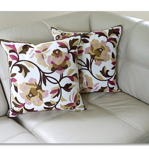 Brand New Set of 2 Embroidered Floral Decorative Throw Pillow Covers 18"x18" - Picture 3 of 10